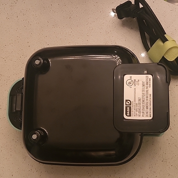 DASH Deluxe Sous Vide Style Egg Bite Maker with Silicone Molds AQUA - Picture 6 of 15